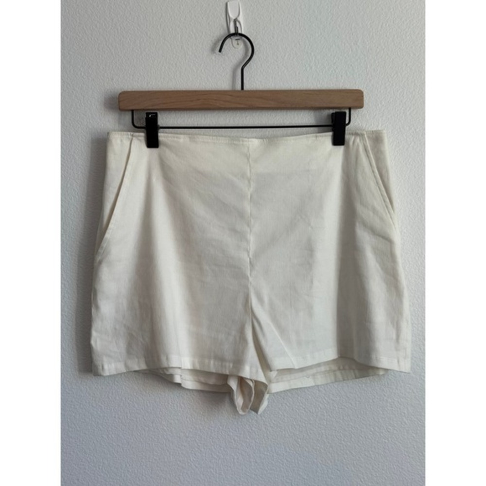 Leith Ivory Linen Blend High Waisted Shorts Quiet Luxury Coastal Vacation Summer